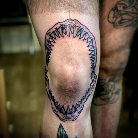 Jaw Tattoo On Knee, Mens Shin Tattoo, Animal Jaw Tattoo Knee, Jaw On Knee Tattoo, Jaws Around Knee Tattoo, Jaw Knee Tattoo, Shark Mouth Tattoo, Shark Jaw Tattoo Knee Traditional, Tattoo On Knee