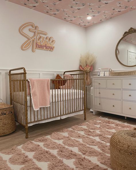 Nursery Ideas Pink And Gold, Stevie Nicks Nursery, Boujee Nursery, Baby Pink Nursery Ideas, Retro Cowgirl Nursery, Pink And White Nursery Ideas, Nursery With Gold Crib, Pink Cowgirl Nursery, Gold Crib Nursery Girl