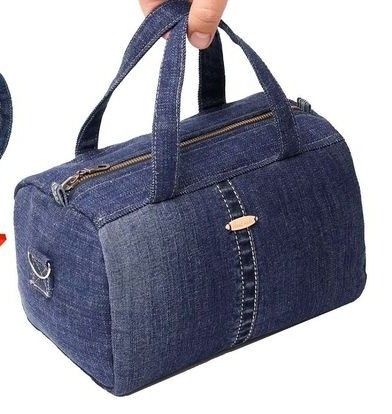 Diy Jeans Bag Tutorial, Reuse Old Jeans, Diy Jean Bag, Återvinna Jeans, Diy Jeans Crafts, Diy Old Jeans, Diy Bags Jeans, Bag From Old Jeans, Duffle Bag Patterns