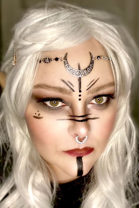 Viking Elf Makeup, Simple Witchy Makeup, Dark Fairy Hairstyles, Celtic Fairy Costume, Dark Elf Makeup Halloween, Evil Elf Makeup, Celtic Witch Costume, Dark Elven Makeup, Dark Fae Make Up