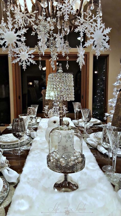 christmas-decorated-chandeliers Christmas Decorated Chandeliers, Decorate Chandelier, Christmas Chandelier, Silver Christmas Decorations, Tafel Decor, Holiday Tablescapes, White Christmas Decor, Christmas Tablescapes, Christmas Table Settings