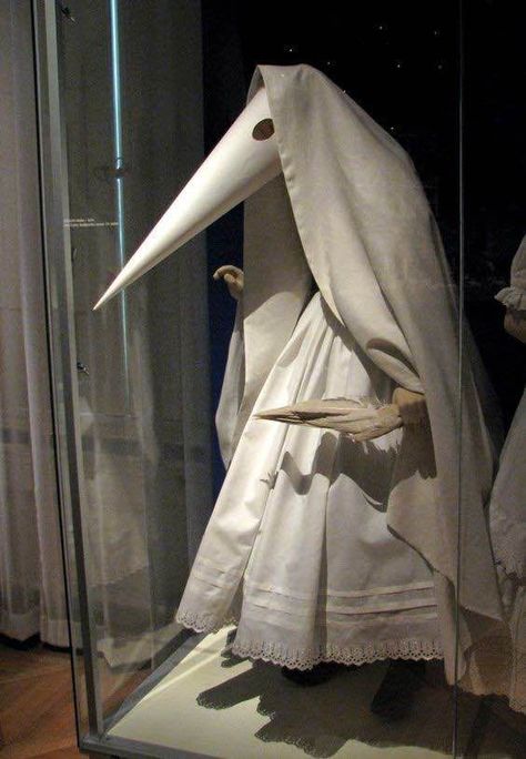 Plague Doctor Pfp, 2022 Costumes, Halloween Matching Pfp, Doctor Halloween, Plague Doctor Costume, Halloween Jokes, Doctor Costume, Neil Patrick, Doctor Outfit