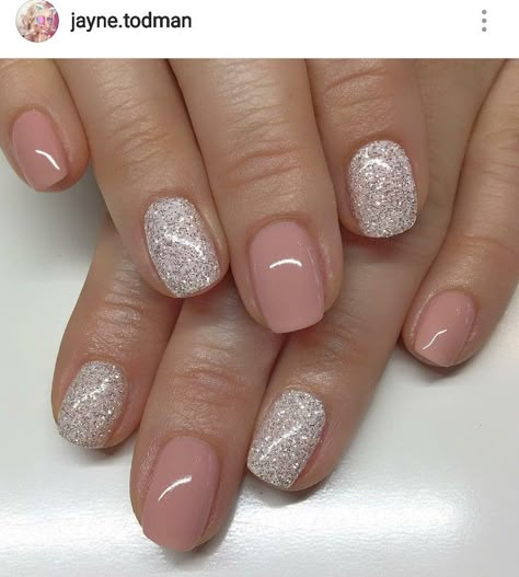 Uñas con brillo. Short Nails For Spring, Glitter Gel Nail Designs, Nail Designs For Short Nails, Designs For Short Nails, Short Gel Nails, Pink Manicure, Pedicure Designs, Glitter Gel Nails, Short Nail Designs