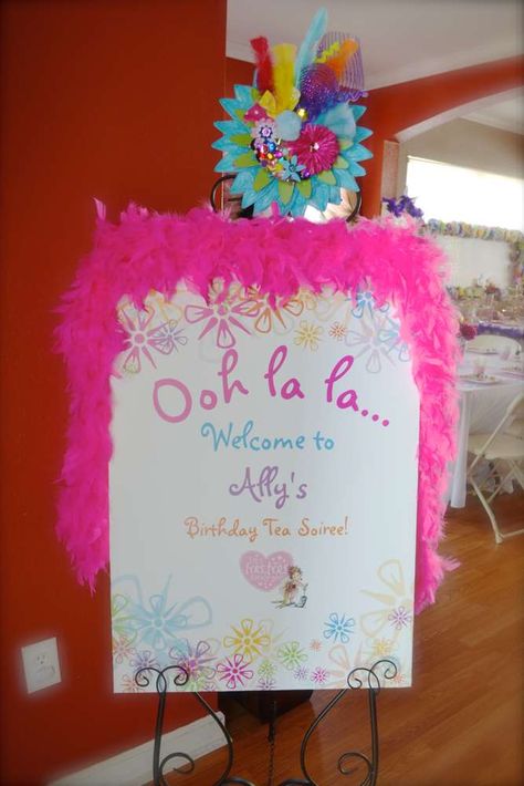 Fancy Nancy Birthday Party Ideas, Fancy Nancy Birthday Party, Fancy Nancy Birthday, Fancy Nancy Clancy, Fancy Birthday Party, Fancy Nancy Party, Princess Birthday Decorations, Girl Bday Party, Fancy Nancy