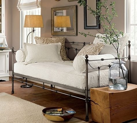 Daybed Guest Room, Daybed Room, Modern Murphy Beds, Farmhouse Style Bedrooms, Office Guest Room, Guest Room Office, Guest Room Decor, Daybed With Trundle, Dreamy Bedrooms