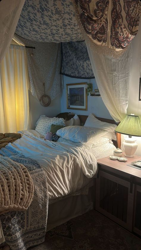 Cool Bed Features, Bed In Corner With Canopy, Italian Dorm Room, Colorful Canopy Bed, Crochet Bed Canopy, Bed Nook With Curtains, Rustic Cozy Room Ideas Aesthetic, Drape Over Bed, Low Ceiling Room Ideas