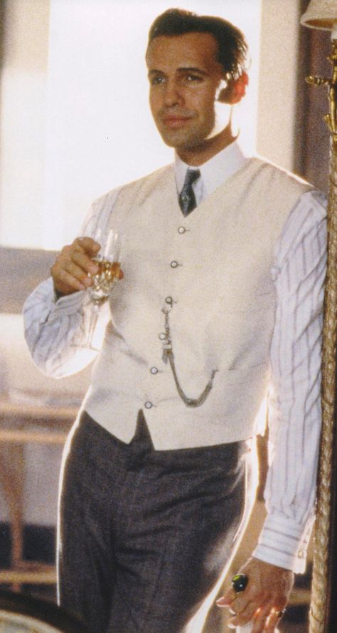 Billy Zane as Cal Hockley in 'Titanic' (1997). Costume Designer: Deborah L. Scott Cal Hockley, Caledon Hockley, Titanic Costume, Male Outfit, Groom Posing, Billy Zane, Groomsmen Photos, Titanic Movie, Rms Titanic