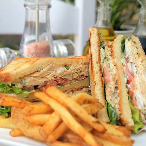 Tuna Club Sandwich, Tunafish Sandwich, Poolside Sandwiches, Cafe Concept Ideas, Switzerland Holiday, Tuna Fish Sandwich, Club Sandwiches, Club Sandwich Recipes, Sandwhich Recipes