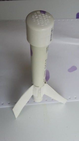 PVC Rocket With Vinegar and Baking Soda Fuel: 10 Steps (with Pictures) Backyard Wood Projects, Diy Bottle Rocket, Diy Projects Using Pvc Pipe, Garden Woodworking Projects, Pvc Crafts, Wood Projects Easy, Water Rocket, Air Cannon, Vinegar And Baking Soda