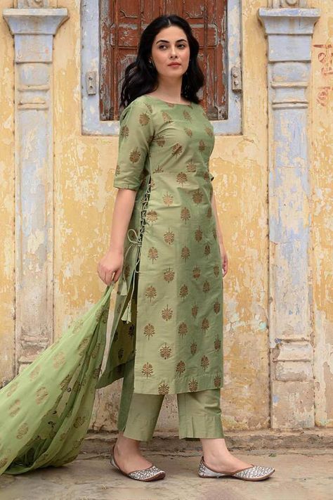 Light green kurta with floral block print and side tie-up knot detailing. Paired with pant and dupatta. - Aza Fashions Set Kurti Designs, Pant And Kurta For Women, Sleeves Design For Silk Kurtis, Boat Neck Kurta Designs Women, Cotton Kurti Pant Set Designs, Cotton Kurti Pants Set, Kurti With Pant Design, Kurta Designs Women Full Sleeve, Kurti Designs To Stitch