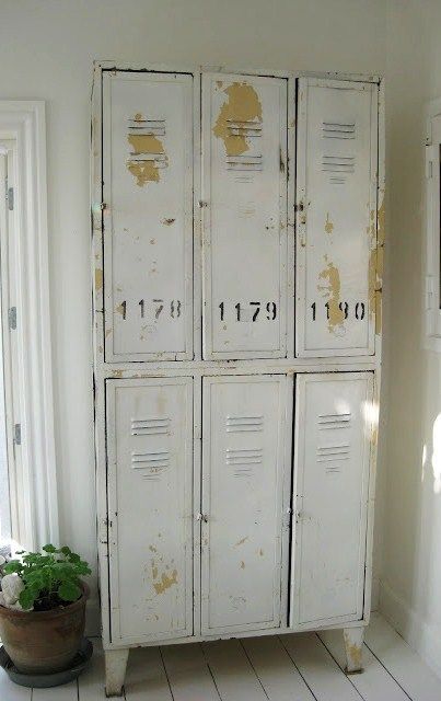 Industrial Lockers, Urban Industrial Decor, Vintage Lockers, Vintage Industrial Decor, Metal Lockers, Casa Vintage, Metal Cabinet, Furniture Hacks, Industrial House