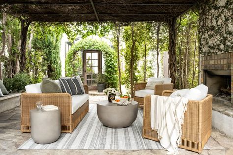 Studio Mcgee Backyard, Patio Styling, Wicker Sofa Outdoor, Pinterest Room, Backyard Furniture, Pinterest Room Decor, Wicker Sofa, Outdoor Room, Outdoor Side Table