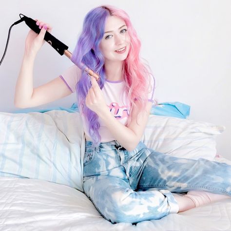 We are in love with Kayla Hadlington's everyday waves! Just use the code SECRETCW for $70 off our Rose Gold Curling Wand to get the look! Section Hair, Hair Care Essentials, Sleek Straight Hair, Hair Facts, Colorful Cottage, Beautiful Hair Color, Curling Wand, Voluminous Curls, Effortless Hairstyles