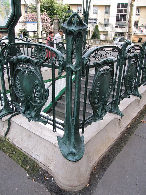 Metro Entrance, Art Nouveau House, Hector Guimard, Metro Paris, Art Nouveau Pattern, Paris Metro, Gothic Fantasy Art, Art Nouveau Architecture, New York Museums