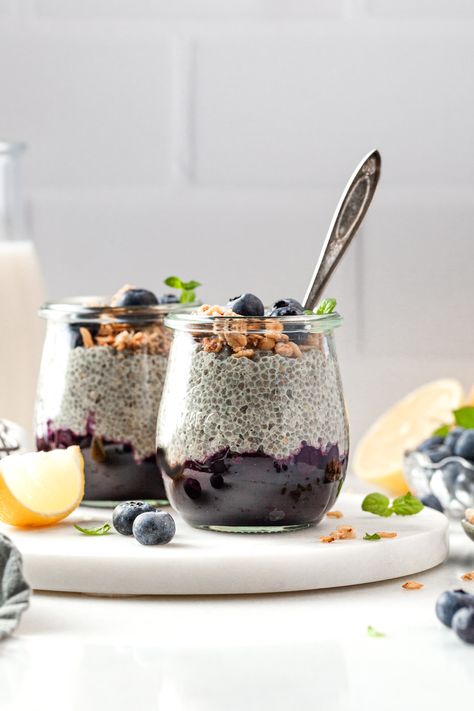 Lemon Chia Pudding with Blueberry Compote Lemon Chia Pudding, Chai Pudding, Vegan Hot Cross Buns, Breakfast Parfaits, Blueberry Pudding, Healthy Pudding, Overnight Breakfast, Weekly Meal Prep, Vegan Breakfasts