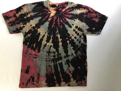 Grunge Tie Dye, Dark Tie Dye, Tie Dye Shirts Patterns, Tie Dye Crafts, How To Tie Dye, Reverse Tie Dye, Bleach Tie Dye, Tie Dye Diy, Dye Colors