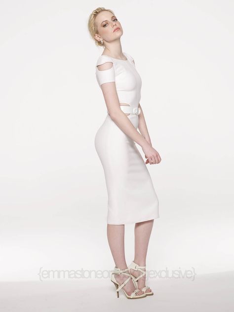 Emma Stone Emma Stone Body, White Black Dress, Stone Castle, Melissa Rauch, Casual Glam, Female Reference, Emma Stone, American Actress, Celebrities Female