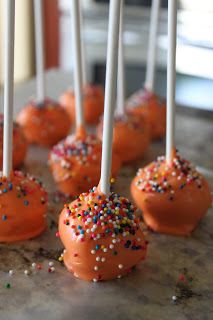 More cake pop tips and tricks Upside Down Cake Pops, Apple Cake Pop, Apple Cake Pops, Make Cake Pops, Room Pantry, Home Office Makeover, Pop Cupcakes, Cake Pops How To Make, Pantry Makeover