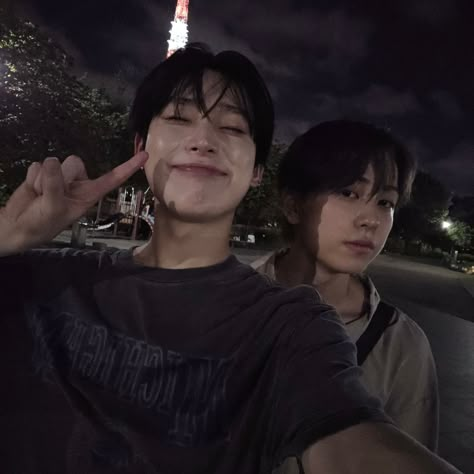 enhypen sunoo and &team taki icon selca Team Wallpaper, Vampire Boy, Kim Sun, Kpop Entertainment, Kpop Funny, Kpop Guys, Kpop Wallpaper, Cutie Patootie, Boyfriend Pictures