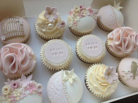 Hen do pretty cakes Bride To Be Cupcakes, Devojacko Vece, Hen Party Food, Hen Party Cupcakes, Bridal Cupcakes, Hen Party Cakes, Cupcakes Decorating, Cupcakes Design, Cupcake Wedding