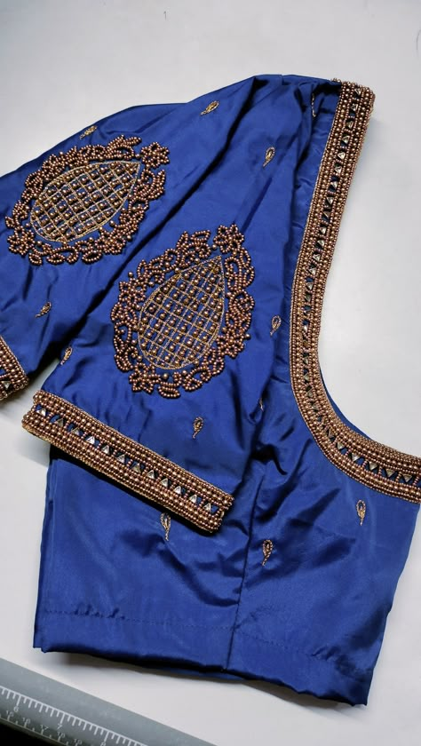 1500 Range Aari Work Blouse, Aari Work Designs, Gold Blouse Designs, Blouse Aari Work, Casual Blouse Designs, Crewel Embroidery Patterns, Aari Design, Blouse Images, Couple Name