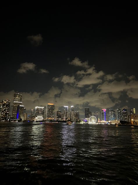 Miami Skyline Night, City Beach Aesthetic, Miami Night Aesthetic, Bayside Miami, Miami At Night, Miami Pictures, City Aesthetics, Miami Aesthetic, City View Night