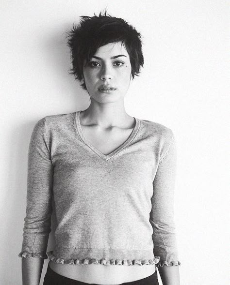 Shannyn Sossamon Shannyn Sossamon Hair, Shannon Sossamon, Shannyn Sossamon, White Blonde Hair, Crop Hair, Tousled Hair, Taurus Woman, Fast Hairstyles, Cut Her Hair