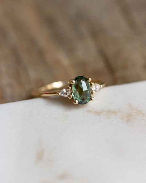 Vintage Engagement Rings Georgian, Green Sapphire Wedding Ring Set, Wedding Rings Women Simple, Minimalist Engagement Ring Vintage, Simple Earthy Engagement Rings, No Traditional Engagement Rings, May Birthstone Wedding Ring, Unique Engagement Rings Non Traditional Simple, Gender Neutral Engagement Rings