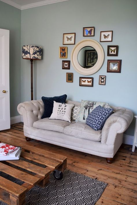 Living room decorating ideas inspiration bohemian modern eclectic vintage Green Farrow And Ball, Vintage Living Room Decor, Table Palette, Bohemian Interiors, Interior Decoration Accessories, Interior Decorating Styles, Bedroom Walls, Farrow And Ball, Bohemian Interior