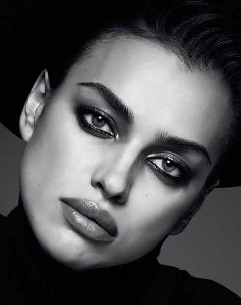 Irina Shayk Dazzles for Vogue Russia March 2017 Cover Story Red Lipstick Shades, Toni Stark, Smokey Eyeshadow, Vogue Spain, Dapper Style, Vogue Germany, Vogue Russia, Irina Shayk, Vogue Magazine