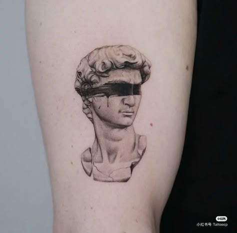 Unique Realism Tattoos, Small Roman Tattoo Ideas, Renisance Style Tattoo, Greece Statue Tattoo, Greek Face Tattoo, Greek Head Tattoo, Greco Roman Tattoo, Roman Bust Tattoo, Roman Style Tattoo