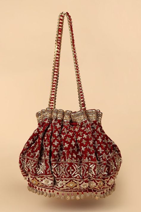 Handmade Fabric Bags, Bridal Handbags, Sewing Easy Diy, Potli Bag, Diy Bag Designs, Diy Bags Patterns, Bridal Bag, Tarun Tahiliani, Potli Bags