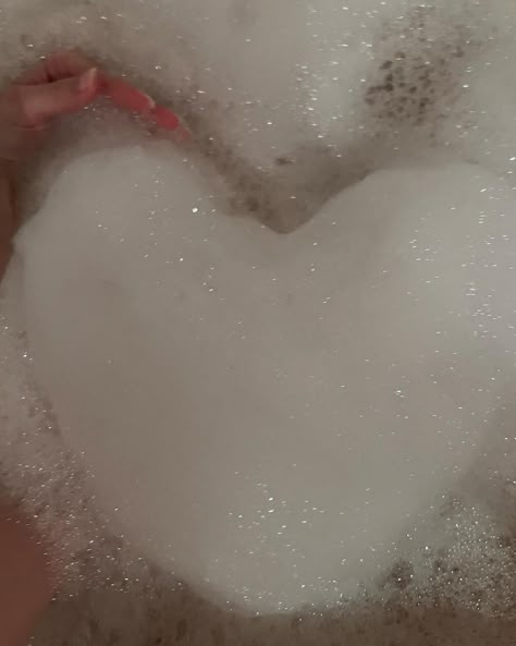 Bubbly Personality Aesthetic, Alessandra Core, Bubble Bath Aesthetic, Aesthetic Bath, Bath Aesthetic, Pink Girly Things, Tree Hugger, Healthy Lifestyle Inspiration, August 26