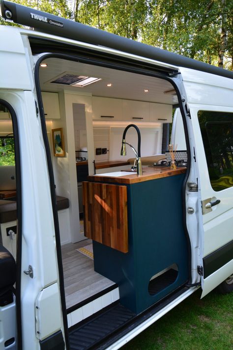 showe Omgebouwde Bus, Mercedes Sprinter Camper Van, Mercedes Camper, Mercedes Sprinter Camper, Kombi Motorhome, Tambour Door, Sprinter Conversion, Sprinter Van Conversion, Kombi Home