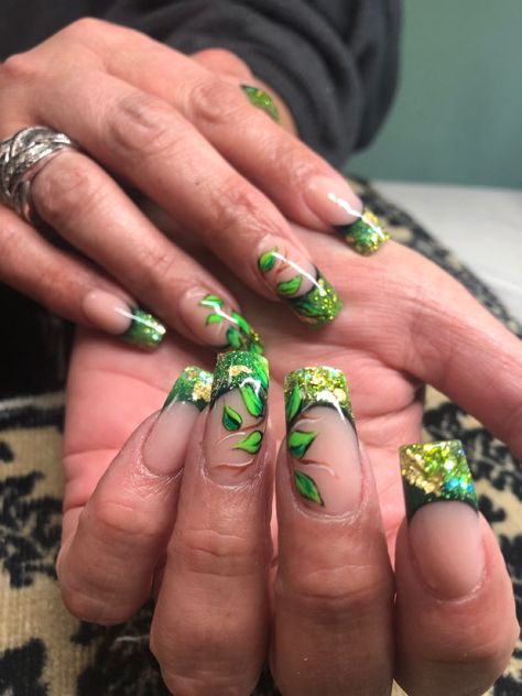 Poison Ivy Nail Art, Poison Ivy Nails Halloween, Poison Ivy Inspired Nails, Ivy Nail Art, Poison Ivy Nails Designs, Fairy Nails Designs, Poison Ivy Nails, Ivy Makeup, Ivy Nails