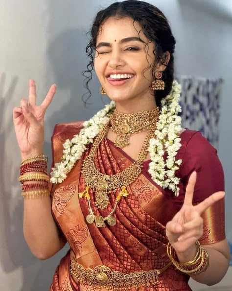 Anupama Parameswaran Cute Face, Anupama Parameswaran, Bollywood Hairstyles, Stylish Photo Pose, Beautiful Photoshoot, Beautiful Dresses Short, Beauty Images, Photo Poses For Couples, Beautiful Women Over 40