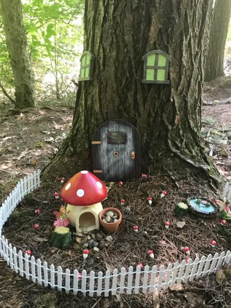 Outdoor Fairy Play Area, Outdoor Fairy Garden Ideas Landscaping, Front Yard Fairy Garden, Kid Fairy Garden, Secret Garden Play Area, Kids Outdoor Fairy Garden Play Area, Stump Fairy Garden Ideas, Fairy Themed Garden, Magical Yard Ideas