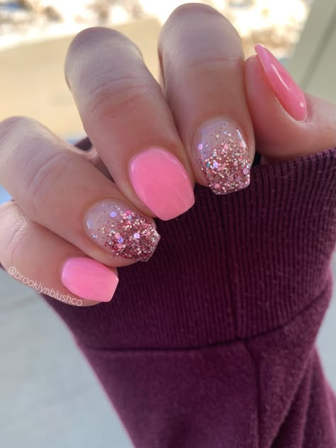 Pink nails / ombré nails Pink To Glitter Ombre Nails, Pink Ombre Glitter Nails Short, Summer Ombre Dip Nails, Pink And Gold Dip Nails, Dip Powder Nails Pink, Light Pink To Dark Pink Ombre Nails, Dark Pink To Light Pink Ombre Nails, Pink Glitter Ombre, Nails Ombré