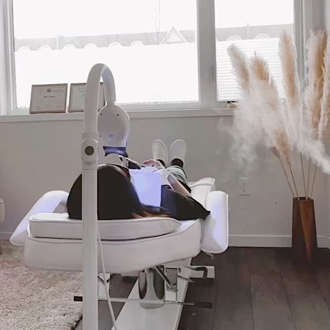 PROFESSIONAL TEETH WHITENING on Instagram: “Having a good nap while get your teeth whitened ✨✨” Teeth Whitening Aesthetic, Whitened Teeth, Teeth Whitening Business, Teeth Whitening Professional, Gem Studio, Teeth Whiting At Home, Beauty Rooms, Saloon Decor, Teeth Aesthetic