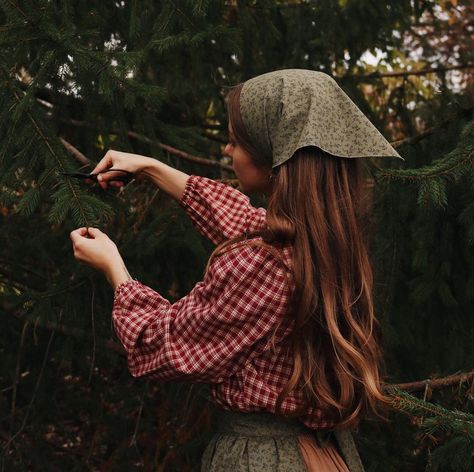 Kaetlyn Anne, Red And Green Outfit, Calico And Twine, Forest Green Christmas, Flannel Christmas, Fairytale Photography, Cottagecore Fashion, Prairie Style, Home For Christmas