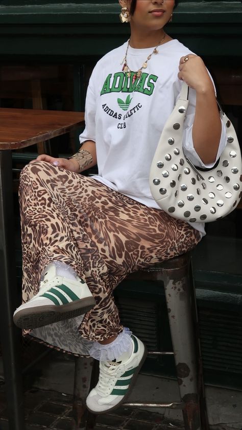 Streetwear Fashion Women Sneakers, Textured Pants Outfits, Screen Tee Outfit, Street Graphic Tee, Style A Tshirt Outfit, Cheetah Shoes Outfit, Cut Up Shirt Ideas, Leopard Print Top Outfit, Festival Outfits Black Women