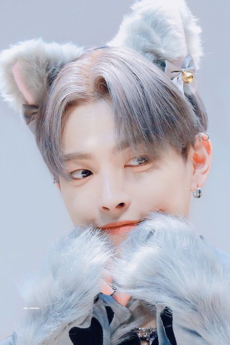 Hongjoong Ateez Cute, Ateez Fansign, Hongjoong Cute, Ateez Cute, Cartoons Dancing, Oh Captain My Captain, Captain My Captain, Celebrity Jewelry, Sans Cute