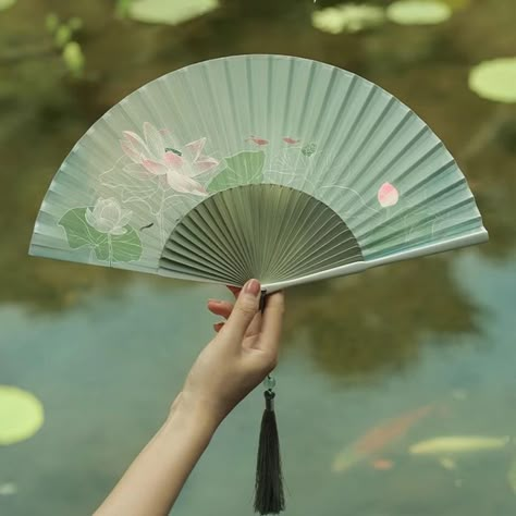 Sensu Fan, Wedding Hand Fan, Begonia Flower, Hand Fans For Wedding, Chinese Fans, Chinese Fan, Folding Fans, Wedding Hands, Pretty Jewelry Necklaces