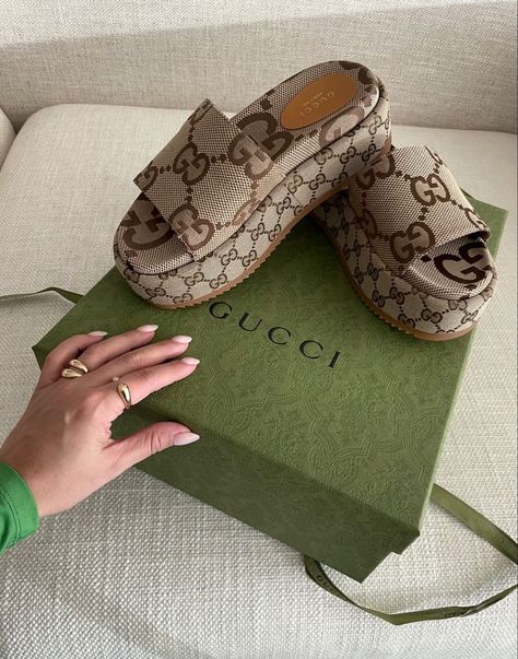 Pretty Sandals, Gucci Sandals, Pretty Shoes Sneakers, Fashion Shoes Heels, Cute Shoes Heels, Fashion Shoes Sandals, Shoes Heels Classy, Shoes Outfit Fashion, Hype Shoes