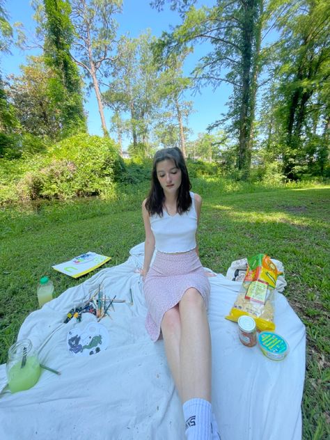 Floral Picnic Outfit, Paint Date Outfit, Painting Date Outfit, Park Picnic Outfit, Picnic Day Outfit, Park Date Outfit, Picnic Date Outfit, Picnic Outfit Ideas, Picnic Date Outfits