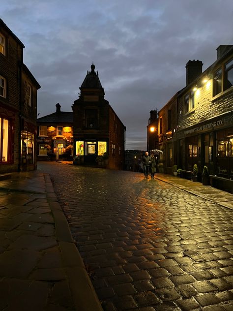 #rain #rainyday #nightlight #haworth #england Haworth England, Rain Night, Oxford University, Night City, Main Street, Aesthetic Clothes, Night Light, Maine, Oxford