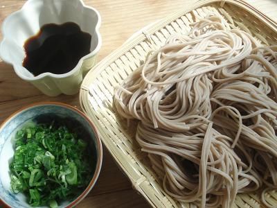 Basics: Cold soba noodles with dipping sauce | JustHungry Cold Soba Noodle Recipe, Cold Soba Noodles, Soba Recipe, Soba Noodles Recipe, Cold Soba, Sesame Noodles, Cold Noodles, Soba Noodles, Niigata