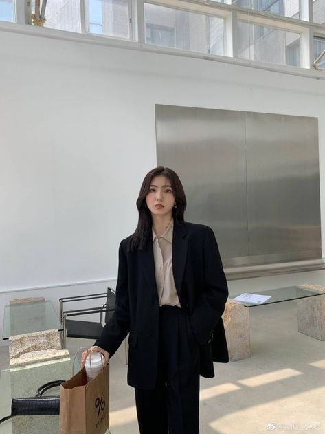 Smart Casual Women Office, Formal Wear Korean, Smart Casual Women Outfits Classy, Smart Casual Women Work, Smart Casual Office, Smart Casual Women Outfits, Outfit Korean Style, Smart Casual Women, Blazer Outfits For Women