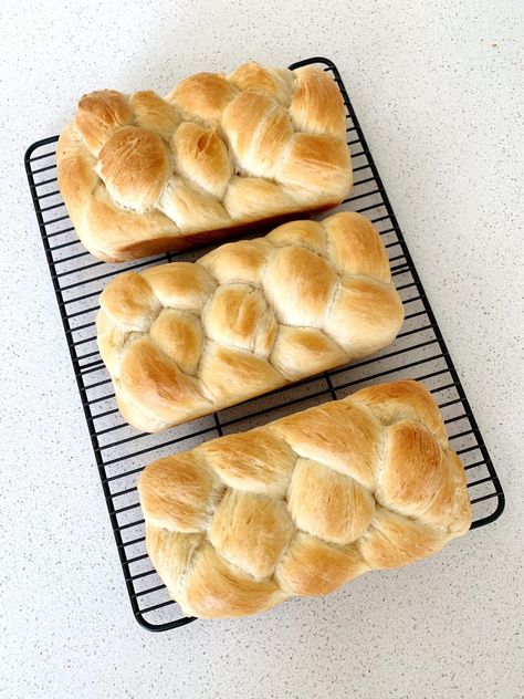 Swiss Bread Recipe, Swiss Bread, Bosch Mixer, Artisan Bread Recipes, Braided Bread, Time To Eat, Breakfast Breads, Artisan Bread, Bread Rolls