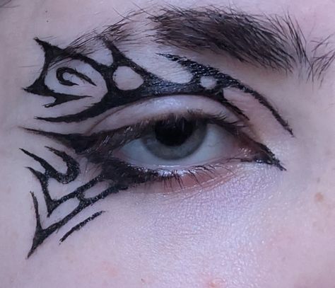 Punk Graphic Liner, Cybergoth Eyeliner, Gothic Graphic Eyeliner, Cyberpunk Eyeliner, Art Inspo Grunge, Masc Eyeliner, Fantasy Eyeliner, Unique Eyeliner Looks, Cybergoth Makeup